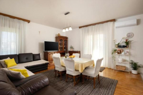 Coastal Comfort Apartment Share Save